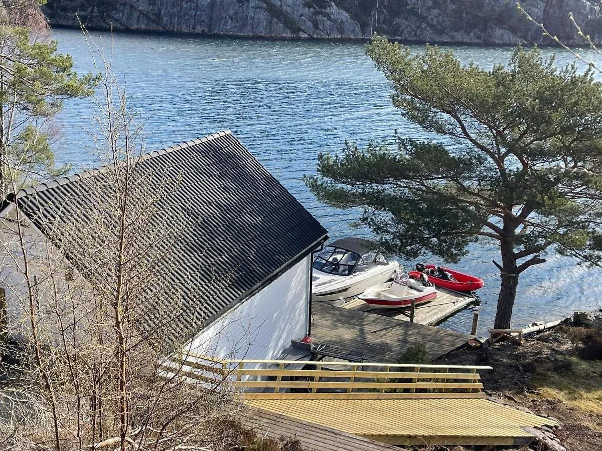 6 Person Holiday Home In Rubbestadneset