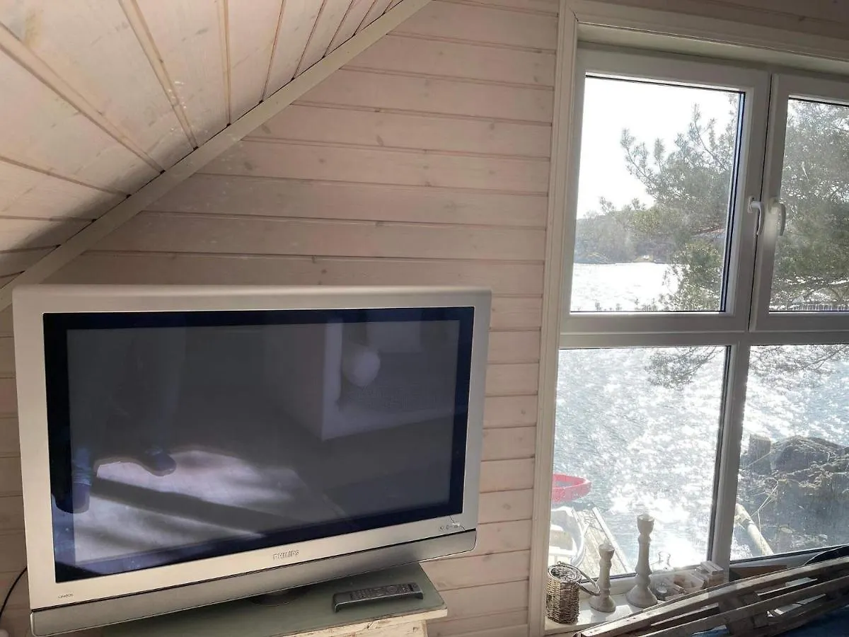 6 Person Holiday Home In Rubbestadneset